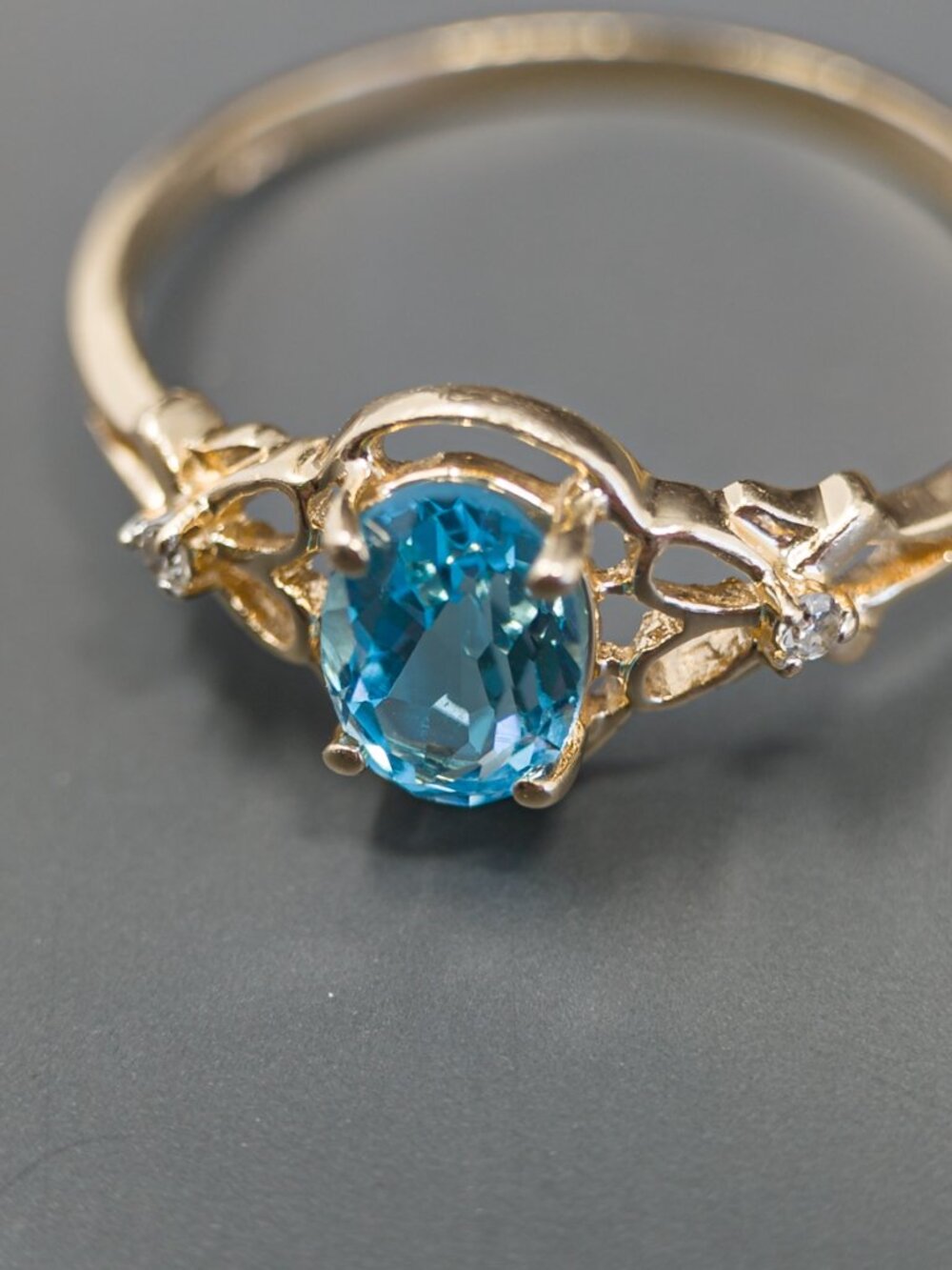 14k Gold Oval Blue Topaz Ring with Diamond Accents - Picture 4 of 16